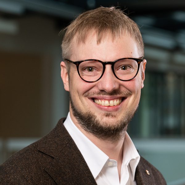Dr Niklas Karlén
